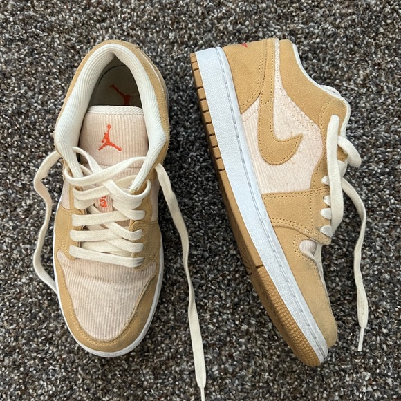 Jordan Shoes - Women’s Jordan 1 Low